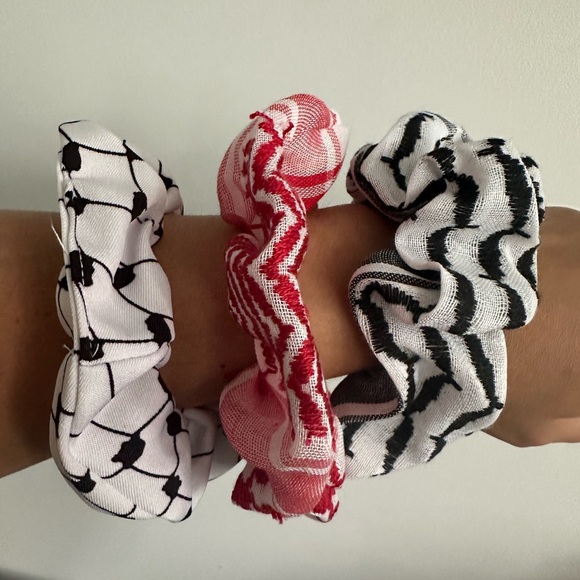 Scrunchie - Picture 1 of 5